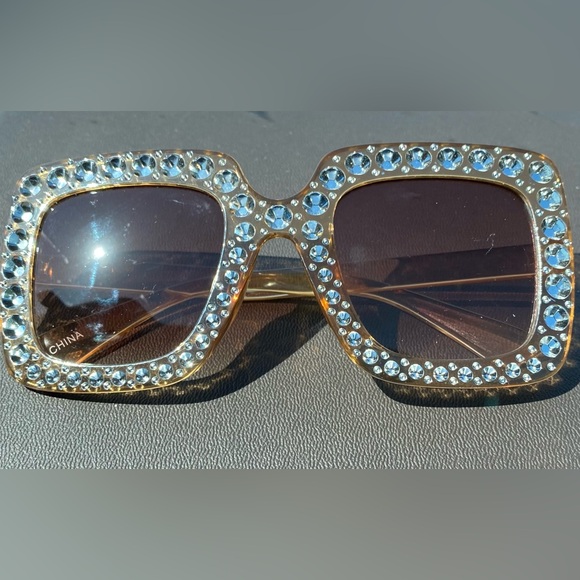 Accessories - Shiny sunglasses